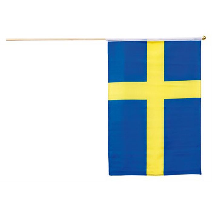Svensk flagga på stång i trä