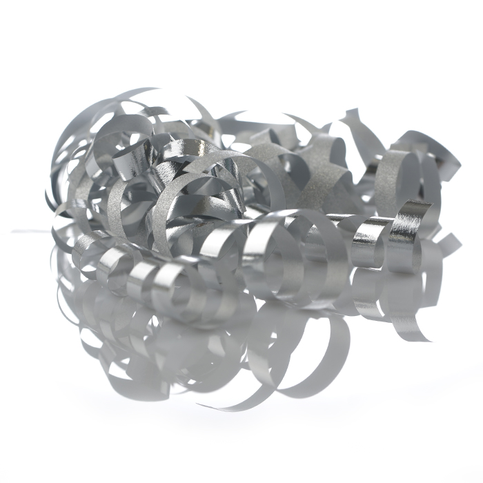 Swirls Lockade/krullade presentband i olika toner med en dubbelhäftande tejp silver