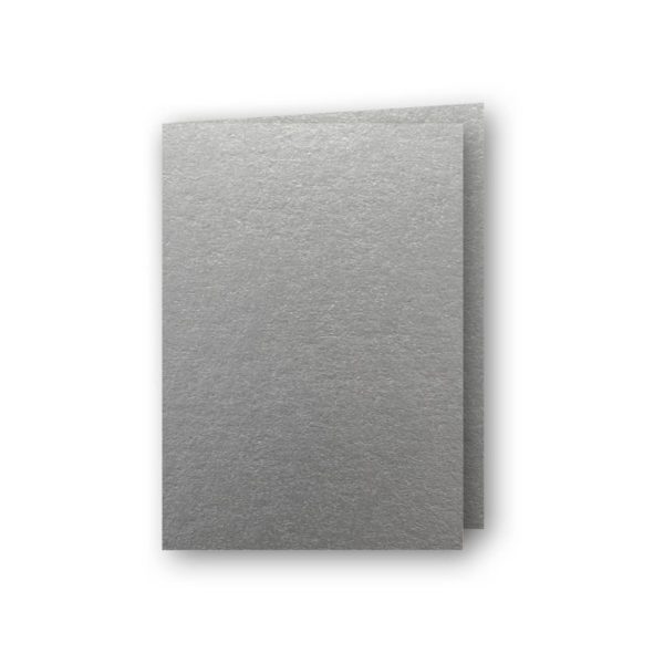 Dubbelt stående, A6 kort av antikrandat (strukturerat), syrafritt och arkivbeständigt papper. Ytvikt: 220g, Mått: 105x148 mm, 5-pack, Silver