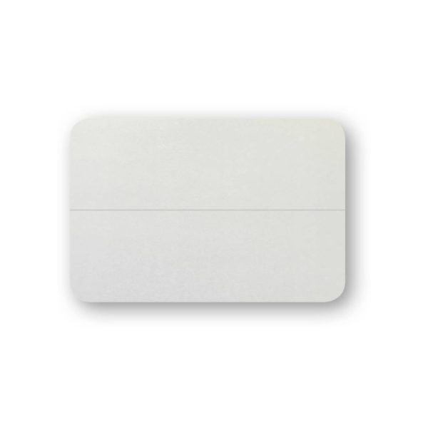 Dubbelt placeringskort av antikrandat (strukturerat), syrafritt och arkivbeständigt papper. Ytvikt: 220g, Mått: 107x70 mm, 10-pack. Pärlemor