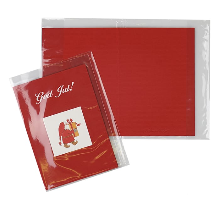 Ett vackert kort från papperix. Kortet har extra struktur och känns lyxigt för att texten är folierad och bilden limmad på utsidan. Rött med tomte med paket