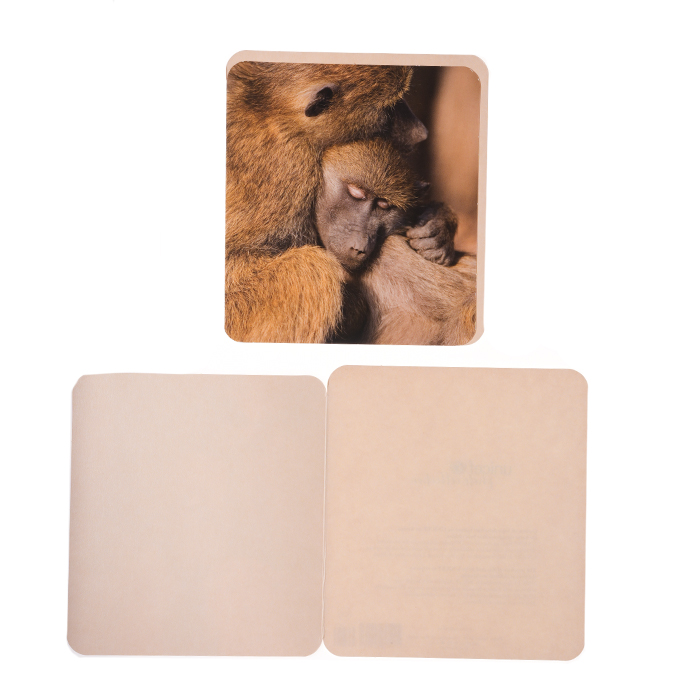 Dubbelt kort Apunge i mammas famn