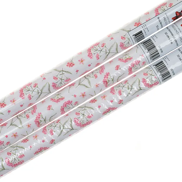 Vitt presentpapper med rosa blommor